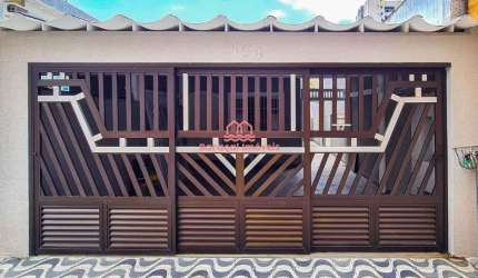 Casa a Venda com 3 dormitórios sendo 1 suíte, Canto do Forte, Praia Grande/SP.