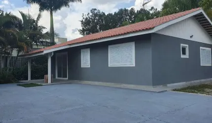 Linda Casa a Venda no Condomínio Village Castelo em Itu/SP com 276m².