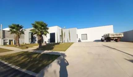 Linda Casa a venda no Condomínio Solar Do Bosque