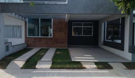 Casa térrea com 105m² à venda no condomínio Horto Florestal II