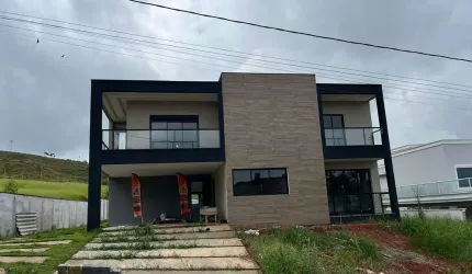 Residência Exclusiva: Casa de Alto Padrão em Condomínio Terras de Santa Mariana