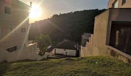 Terreno de 360m² no Condomínio Residencial Valville !!