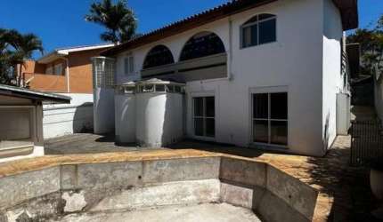 Casa Luxuosa no Condomínio Village D'Avignon - 620 m² de Terreno e 320 m² de Construção