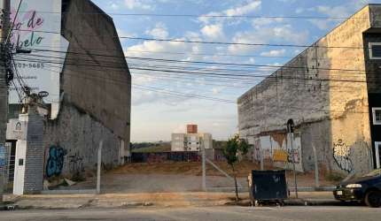 Terreno plano para fins comerciais