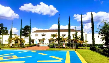 Linda Casa no Condomínio Santa Maria  em Votorantim com 1.600,m².