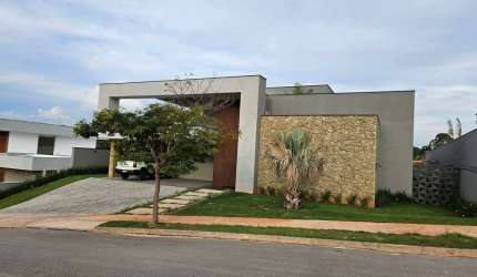 Linda Casa Térrea no Condomínio Saint Patrick com 440,29m².