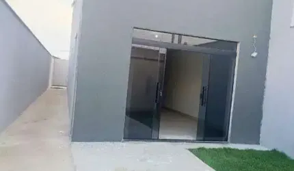 Casa com entrada independente com 03 quartos sendo 01 com suite no bairro Xangrila