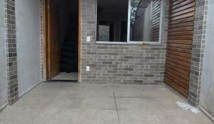 Casa geminada com entrada independente com 02 quartos no valor de 360.000 no bairro Xangrila Contagem