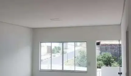 Vendo casa geminada com 03 quartos com 110²m construídos no valor de 350.000,00 no bairro Gávea.
