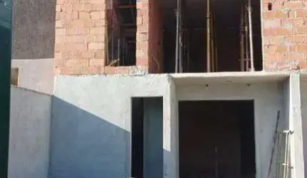 Vendo casa geminada com entrada independente com 03 quartos sendo um com suite, 105m² no valor de 550.00,00 no bairro Xangrila