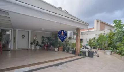 Casa com 5 dormitórios sendo 2 suítes, 4 vagas de garagem, localizado na Rua Camundo à 20 minutos a