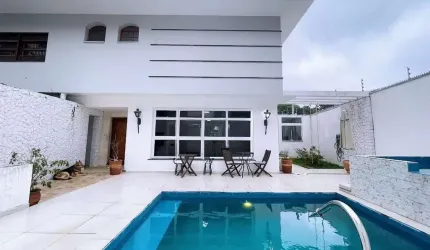 Casa residencial à venda e locação,  5 dormitórios com suítes, sala pra 3 ambientes localizado na L