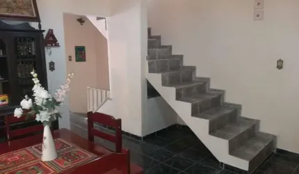 Sobrado para venda e locação, com 4 dormitorios, 2 suites e 2 vagas de garagem, localizado no Cambu