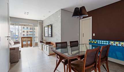 Apartamento de 100m² Mobiliado para locação e venda, com 3 Dormitórios sendo 1 Suíte, 2 vagas de ga