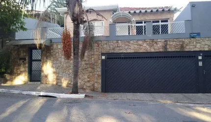 Casa alto padrão à venda 4 vagas, 3 suítes, area de lazer, perto do metrô Tatuapé