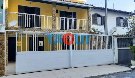 Casa independente no bairro Vila Nova, reformada à 100 metros da praia do Forte.