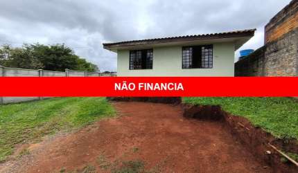Imperdível oportunidade de casa à venda em Campo Largo-PR, bairro Jardim Rondinha! 2 quartos, 2 salas, 1 banheiro, 6 vagas de garagem, 60m².