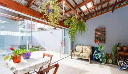 Oportunidade incrível: Sobrado à venda em Curitiba-PR, bairro Orleans, 3 quartos, 1 suíte, 3 salas, 2 banheiros, 2 vagas, 170m².