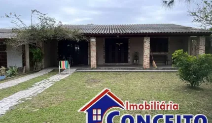 C739 - Linda residência com 3 dormitórios no balneário Presidente