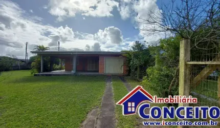 C762 - Residência de esquina com 3 dormitórios no balneário Mariluz