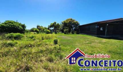 T311 - Lindo terreno de 300m² em região de moradores no balneário Albatroz