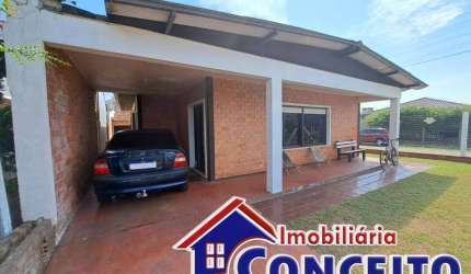 C832 - Ótima residência de esquina localizada no balneário Mariluz