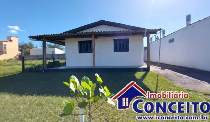 C22 - Residência com 3 dormitórios a 100 metros do mar em Mariluz