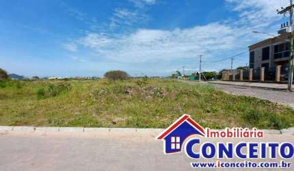 T44 - Excelente lote medindo 360m² localizado a 300 metros do mar