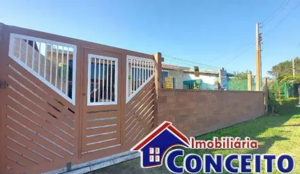 C87 - Lindo imóvel com piscina a 450 metros do mar localizado em Mariluz