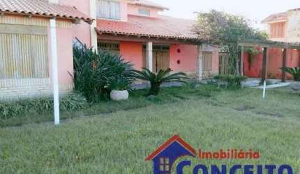 C239 - Ótima residência com 06 dormitórios a 50 metros do mar