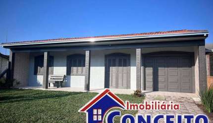 C297 - Linda residência em ótima localização no balneário Albatroz