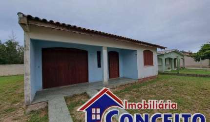 C271 - Ótima residência a 90 metros do mar em Mariluz