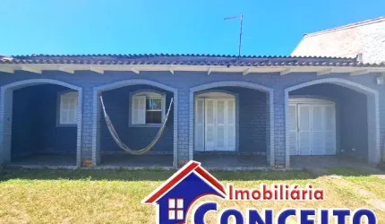 C296 - Linda residência composta de 03 dormitórios em ótima localização