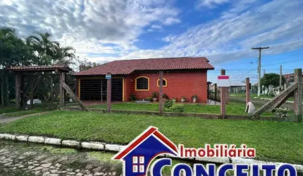 C158 - Linda residência de esquina localizada no balneário Santa Terezinha