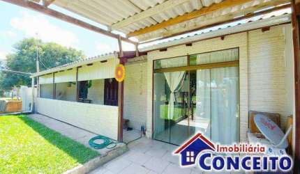 C421 - Excelente residência composta de 03 dormitórios em Albatroz
