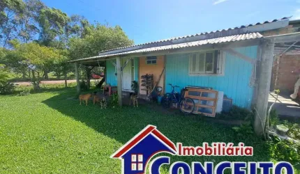 C353 - Ótima residência em região de moradores no Balneário Santa Terezinha