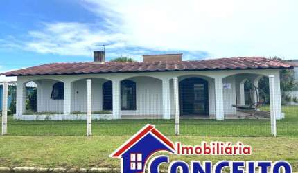 C288 - Belíssima residência a 50 metros do mar em Santa Terezinha