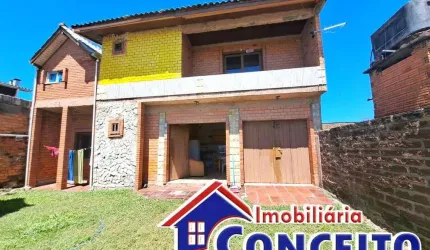 C48 - Residência com piscina a 200 metros do mar em ótima localização