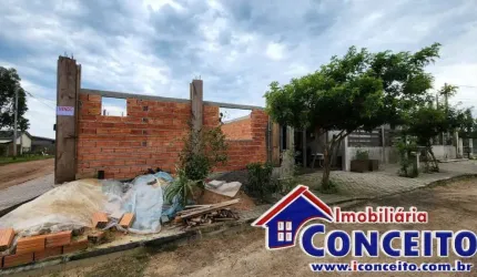 C252 - Residência de esquina localizada no balneário Albatroz