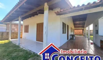 C255 - Residência composta de 05 dormitórios a 400 metros do mar