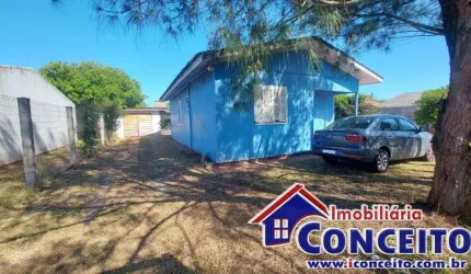 C125 - Residência a 400 metros do mar com 02 terrenos em Marisul