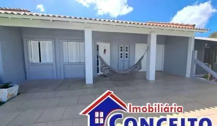 C183 - Linda residência composta de 04 dormitórios em excelente localização