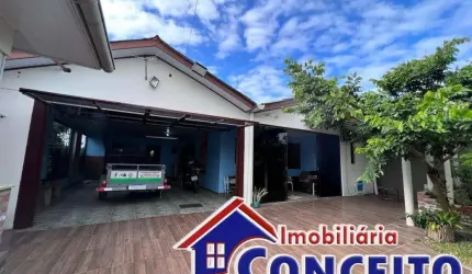 C233 - Linda residência em região de moradores no balneário Mariluz