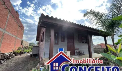 C640 - Residência de madeira em região de moradores no balneário Nordeste