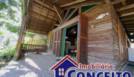 C1036 - Ótima residência com 04 dormitórios localizada no Centro de Imbé