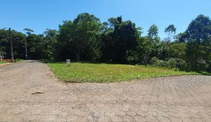 Lindo terreno de esquina, Bairro São Defende- Criciúma