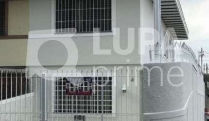 Sobrado com 3 dormitórios sendo 1 suíte á venda-  PARQUE VITPORIA
