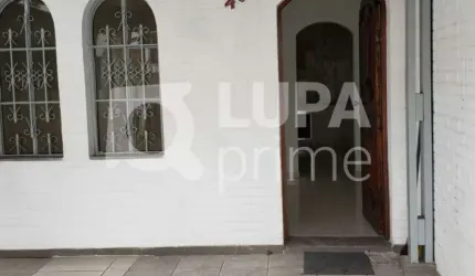 Sobrado com 3 dormitórios sendo 1 suíte á venda na Parada Inglesa