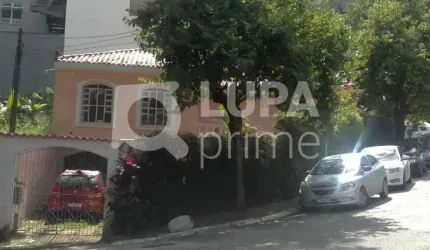 Casa Térrea com 3 dormitórios sendo 1 suíte á venda em Santana.