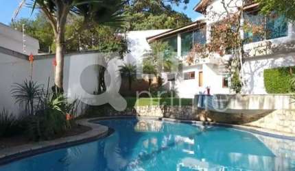 Sobrado com 4 suítes mobiliadas á venda no Jardim Floresta